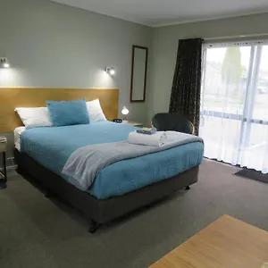 Commodore Court Motel